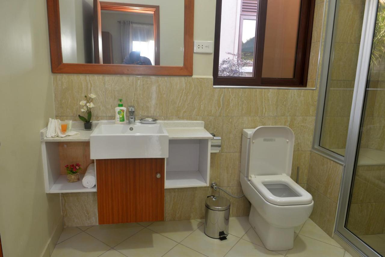 Akasu Bed And Breakfast Kampala Ngoại thất bức ảnh