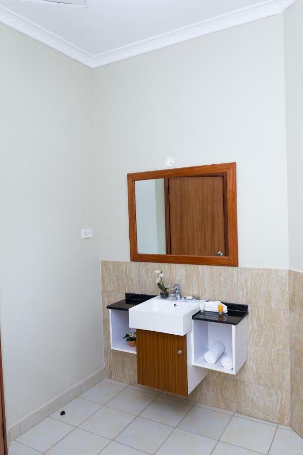Akasu Bed And Breakfast Kampala Ngoại thất bức ảnh