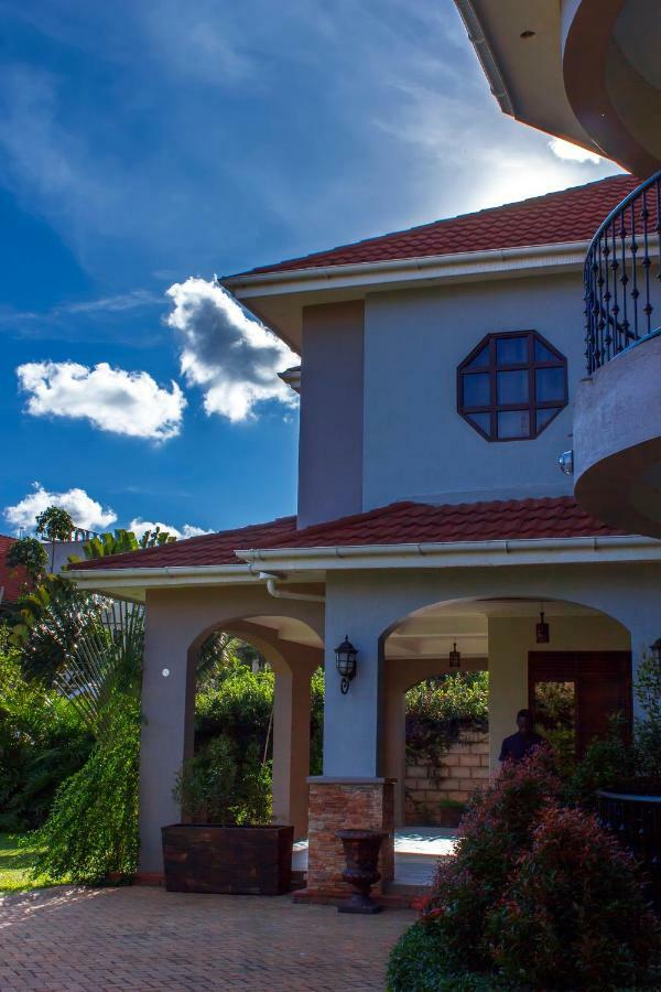 Akasu Bed And Breakfast Kampala Ngoại thất bức ảnh