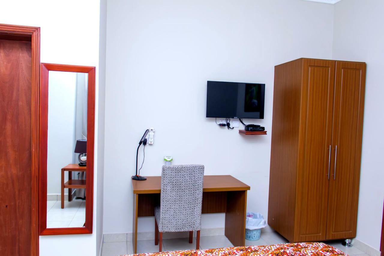 Akasu Bed And Breakfast Kampala Ngoại thất bức ảnh