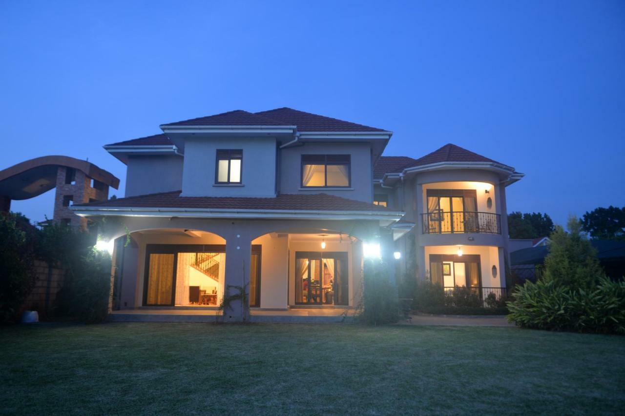 Akasu Bed And Breakfast Kampala Ngoại thất bức ảnh