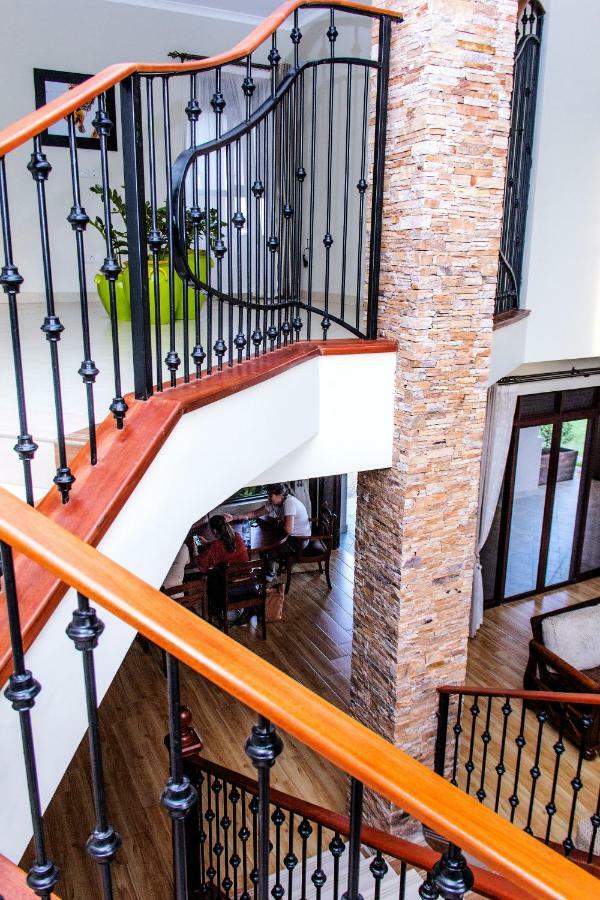 Akasu Bed And Breakfast Kampala Ngoại thất bức ảnh